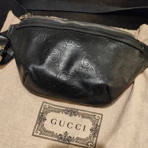 💯 Authentic Gucci Black GG Embossed Perforated Leather Beltbag Bumbag